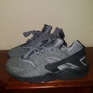 grey fleece huaraches